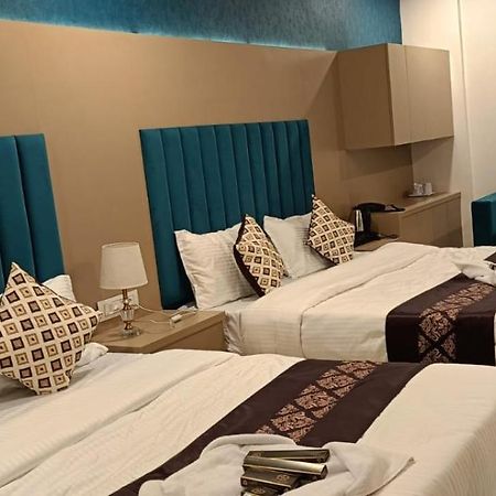 Hotel Royal Square Gandhinagar Buitenkant foto