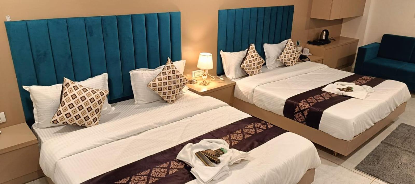 Hotel Royal Square Gandhinagar Buitenkant foto