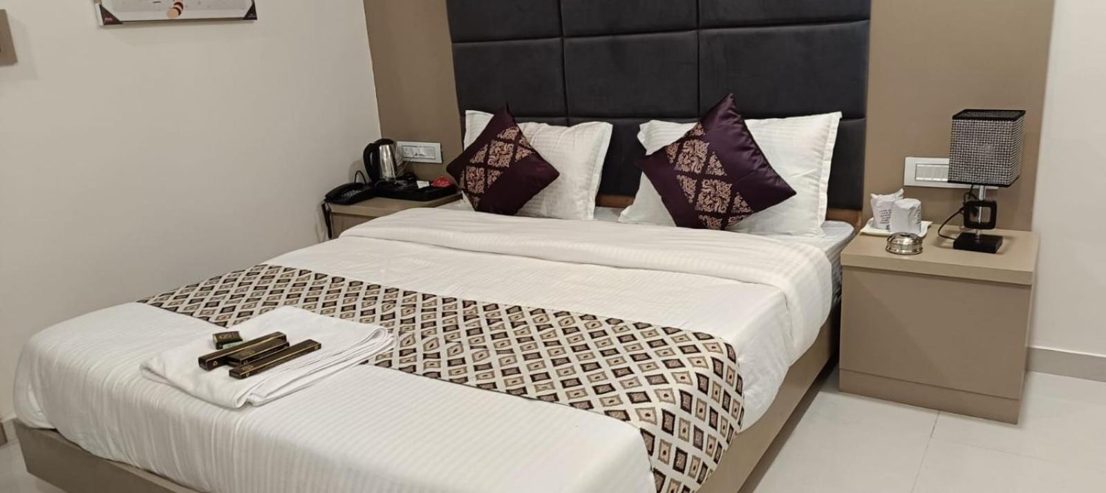Hotel Royal Square Gandhinagar Buitenkant foto