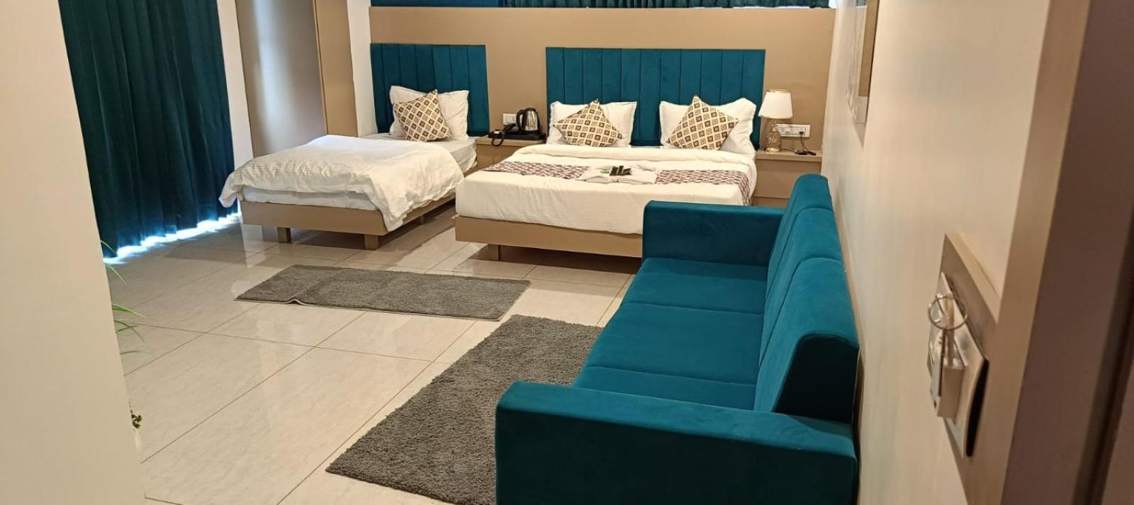 Hotel Royal Square Gandhinagar Buitenkant foto