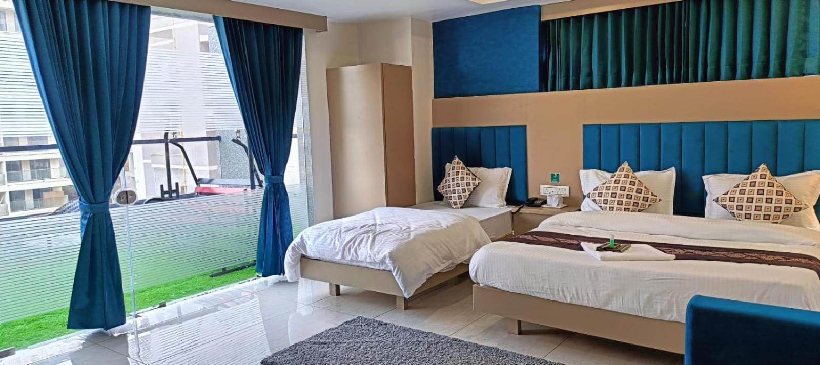 Hotel Royal Square Gandhinagar Buitenkant foto