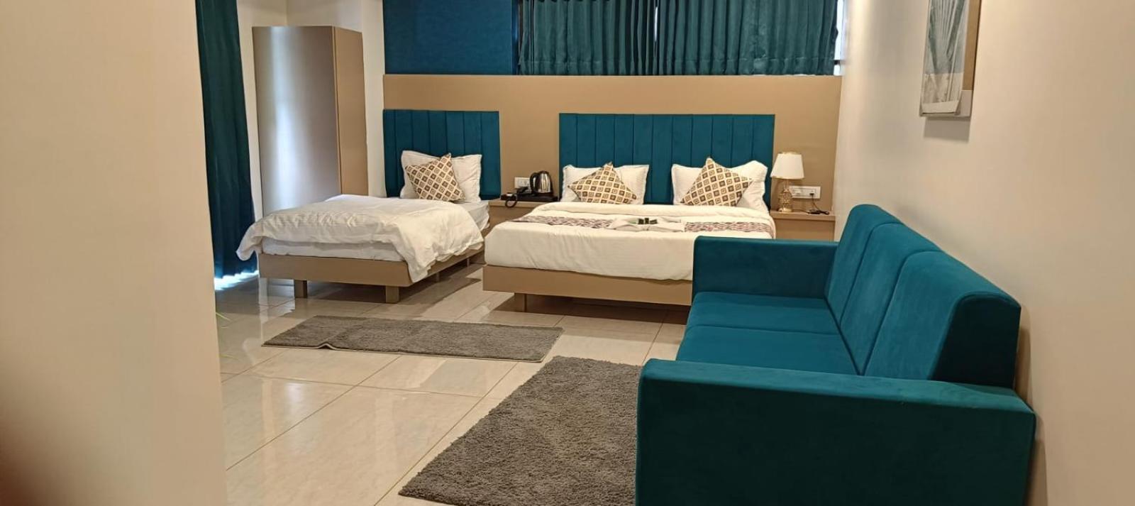Hotel Royal Square Gandhinagar Buitenkant foto