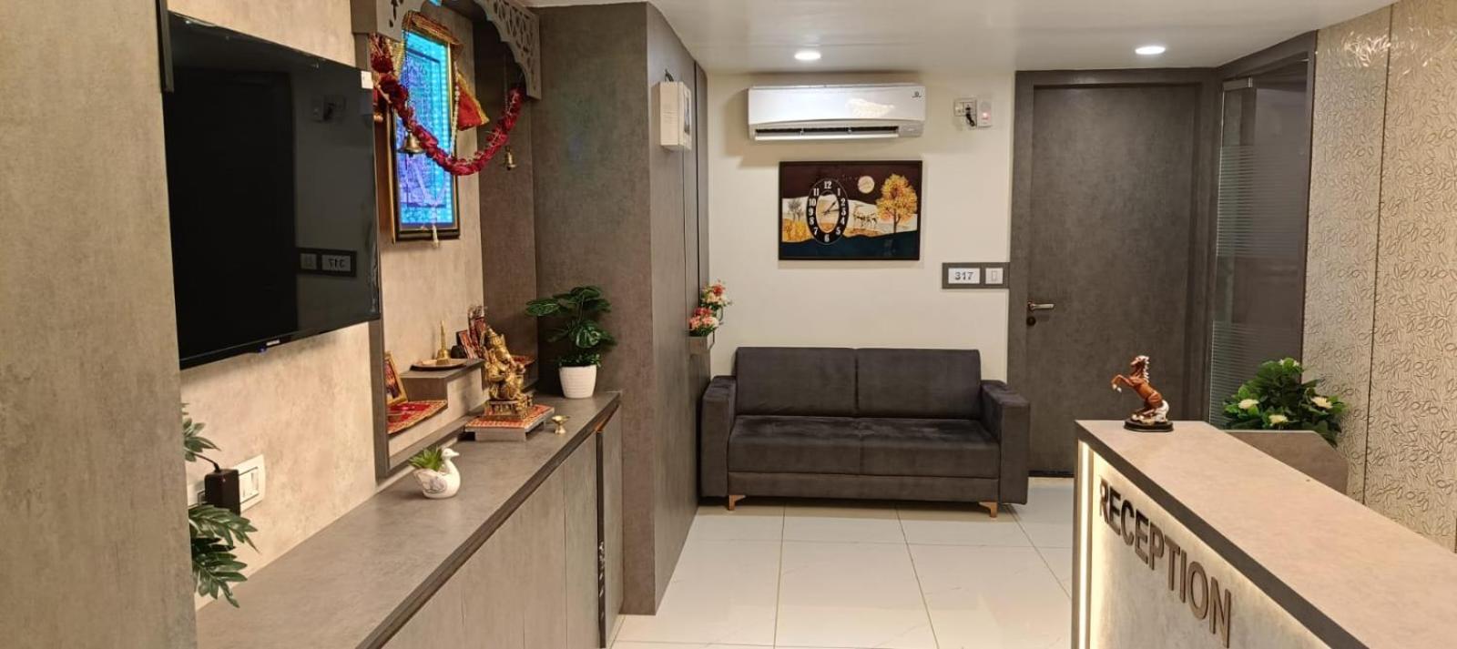 Hotel Royal Square Gandhinagar Buitenkant foto