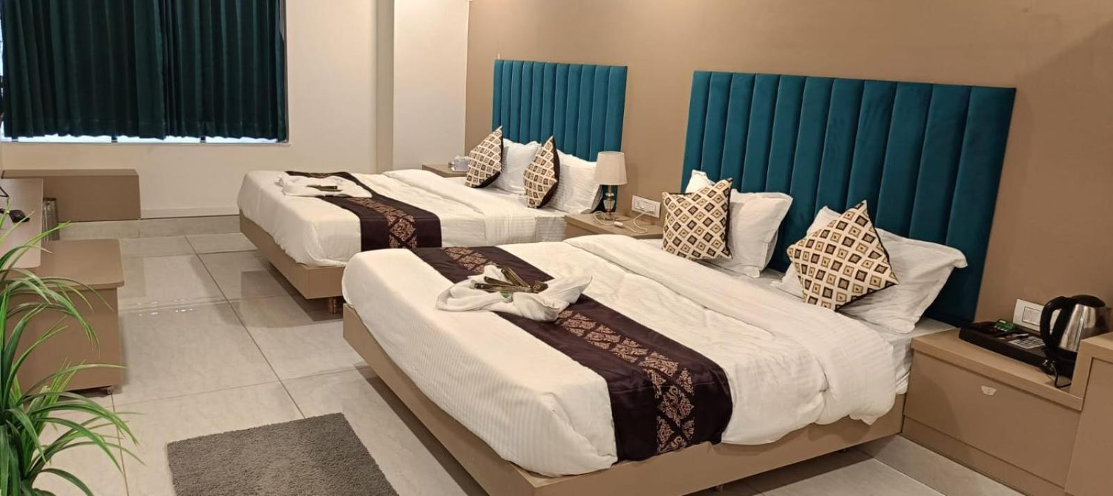 Hotel Royal Square Gandhinagar Buitenkant foto