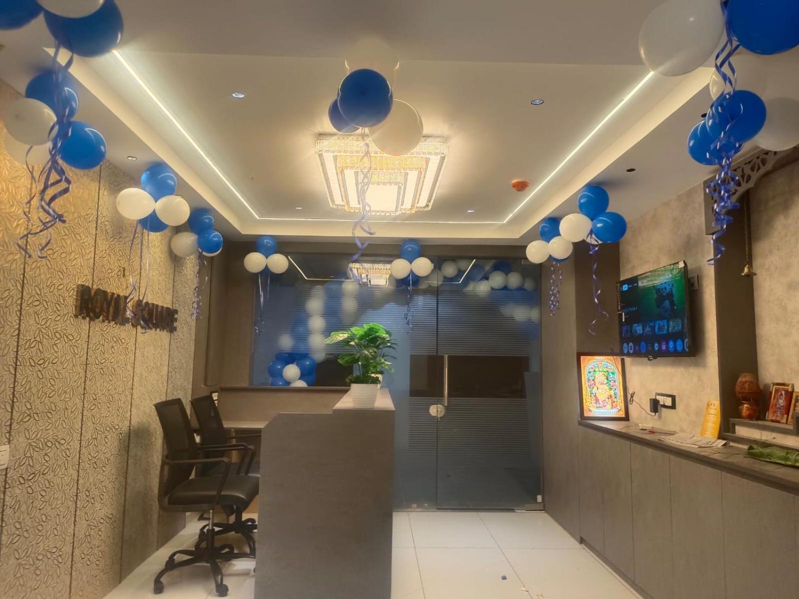 Hotel Royal Square Gandhinagar Buitenkant foto