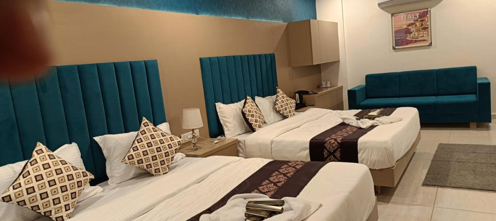 Hotel Royal Square Gandhinagar Buitenkant foto