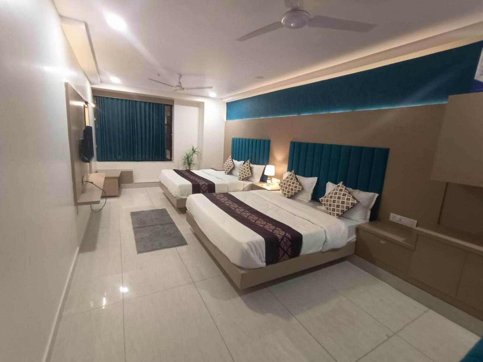 Hotel Royal Square Gandhinagar Buitenkant foto