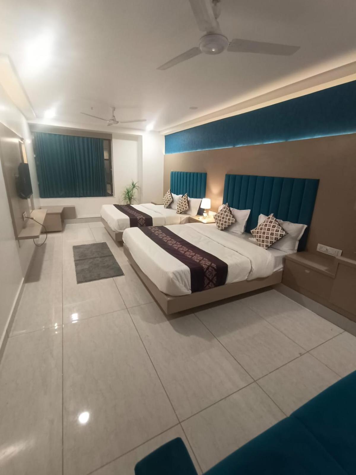 Hotel Royal Square Gandhinagar Buitenkant foto